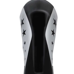 Protège-tibias en PU pour adultes, noir avec étoiles, fermeture auto-agrippante, équipement de protection léger pour le sport, toutes saisons - Product Image 2