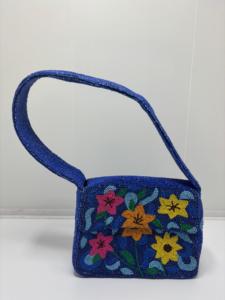 Bolsos de hombro florales con cuentas hechos a mano y detalles intrincados para looks elegantes, regalos y ocasiones especiales - Product Image 4