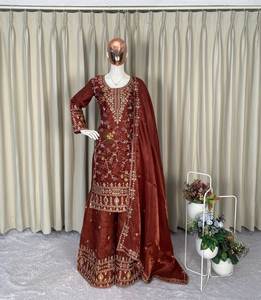 Oferta especial del mes de Eid: Salwar Kameez pakistaní con bordado elaborado y cuello redondo (pesado y ligero) para mujeres o niñas. - Product Image 2