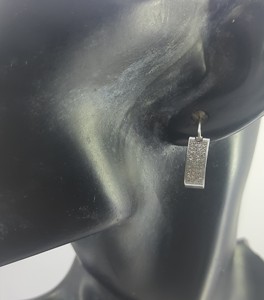 Boucles d'oreilles Huggie en argent sterling 925 avec diamants, taille brillant rond, micro-pavé, géométriques, minimalistes, pour usage quotidien, unisexe, 0,25 ct - Product Image 4