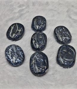 Pierre de palmier en gabbro indigo de qualité thérapeutique très demandée pour le travail énergétique, la méditation et la thérapie des chakras, disponible à prix de gros - Product Image 1