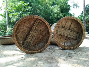 Bateau Coracle Rond de 2m en Bambou Tressé Revêtu de Fibre de Verre du Vietnam avec Banc Inclus pour la Pêche et le Transport Fluvial - Product Image 5