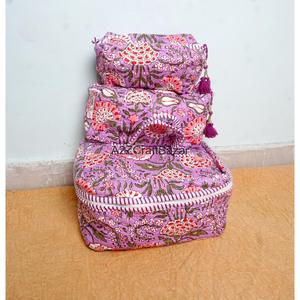 ชุดกระเป๋าผ้าฝ้ายลายดอกไม้แบบเย็บติดกัน 3 ชิ้น สำหรับจัดเก็บเครื่องสำอางและอุปกรณ์เดินทางอย่างมีสไตล์ ชุดกระเป๋าเครื่องสำอางลายดอกไม้ - Product Image 3