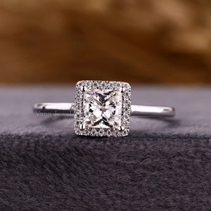Anillo de compromiso de halo de diamante cultivado en laboratorio de oro blanco, anillo de promesa de aniversario de diamante de corte princesa cuadrado, estilo IGI certificado - Product Image 1