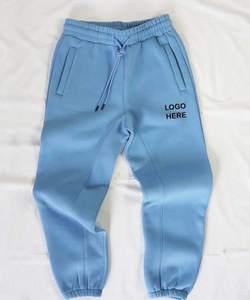 Pantalones de algodón personalizados para hombre, ligeros, casuales, con corte ajustado, construcción transpirable y detalles modernos. - Product Image 2