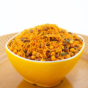 Mélange de snacks croustillants et épicés de luxe avec des cacahuètes grillées, des mèches de gram dal sev et des assaisonnements exotiques masala - Product Image 1