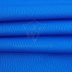 Uniforme de basketball fabriqué en tissu respirant conçu pour garder les joueurs au frais et au sec pendant les matchs - Product Image 6