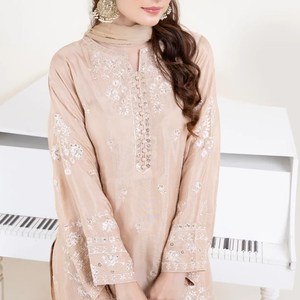 Nouvel Arrivage – Ensemble 3 Pièces Décontracté pour Femme en Soie Mousseline Brodé de Fleurs – Couleur Personnalisable – Vente Chaude – Élégant et Respirant pour l'Été - Product Image 3