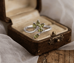 Colección Camelia, Anillo de Perlas Orgánicas de Agua Dulce con Piedra Marquise Botánica de Junio, Gema Orgánica Natural - Product Image 4