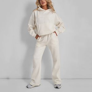 Conjunto de Sudadera con Capucha y Pantalones Deportivos para Mujer, Color Gris Sólido, con Logotipo Personalizado, Bolsillo Tipo Canguro, Estilo Casual - Product Image 1