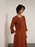 Robe midi marron à col en V avec broderie florale, manches trois quarts, coupe ample, tenue décontractée pour tous les jours, tissu tissé 100% coton