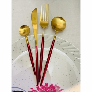 Juego de Cubiertos Modernos en Rojo Dorado, Acero Inoxidable 18/10, Cubertería de Lujo en Dorado Mate, Juego de Cuchara, Tenedor y Cuchillo, Apto para Lavavajillas - Product Image 1