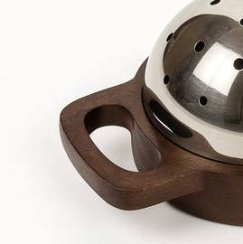 Brûleur d'encens moderne en bois avec couvercle en dôme argenté et poignées latérales – Outil élégant pour la diffusion d'arômes et de parfums domestiques - Product Image 3