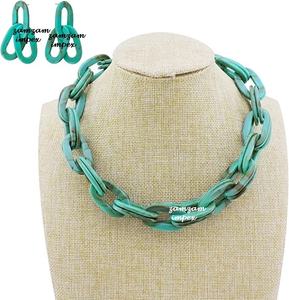Collar de cadena de eslabones de resina verde azulado de doble capa para mujer, artesanías gruesas ligeras con joyería llamativa de moda - Product Image 2
