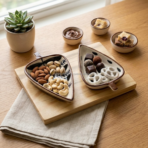 Plateau de service contemporain en poterie, ensemble d'assiettes en céramique en forme de feuille, fait main, écologique, passe au lave-vaisselle, ensemble de service pour apéritifs et collations - Product Image 5