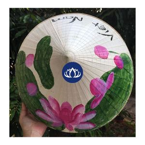 BEST SELLER Chapeau vietnamien Non La en bambou et feuilles pour les activités de voyage et les expositions culturelles - Product Image 1