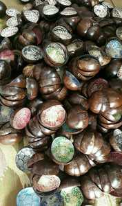 Tazón de Cáscara de Coco Pintado a Mano con Incrustaciones de Madreperla, Diseño Personalizado, Ecológico, Hecho a Mano, Proveedor de Exportación de Vietnam - Product Image 6