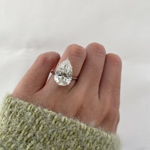 แหวนเพชรเม็ดใหญ่ทรงลูกแพร์ เพชรสร้างในห้องปฏิบัติการ ทองคำขาว 14K แท้ รับรองโดย IGI แหวนเพชรเม็ดเดี่ยว - Product Image 1
