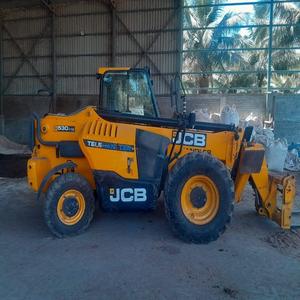 รถยกเทเลแฮนด์เลอร์ไฟฟ้า JCB สำหรับงานคลังสินค้าและโครงการก่อสร้าง สร้างขึ้นด้วยระบบควบคุมขั้นสูงและอุปกรณ์สำหรับผู้ปฏิบัติงาน - Product Image 1