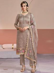 Salwar Kameez de Seda Dorada para Mujer con Bordado Moderno y Lentejuelas, Ideal para Bodas, Fiestas de Graduación y Diwali - Product Image 2