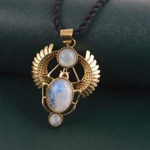 Collier Scarabée Doré avec Pierre Verte, Pendentif Rétro Égyptien, Bijou Tendance Style Vintage, Collier Bohème avec Pierres Précieuses - Product Image 4