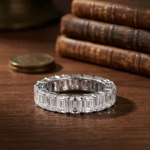 Joyería Fina de Envío Inmediato, Anillo de Eternidad de Lujo en Oro Blanco de 14K con Diamante de Laboratorio Corte Esmeralda HPHT de 2x3mm para Compromiso y Boda - Product Image 3