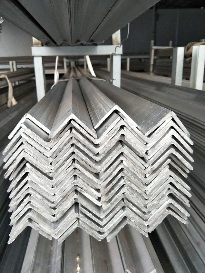 90 X 90 X 6MM Angle iron
