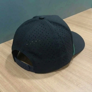 Gorra de Golf de 5 Paneles con Bordado Plano Personalizado OEM, Perforada con Corte Láser, Visera Precurvada, Estructurada, MOQ Bajo, ODM - Product Image 6