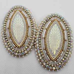 Boucles d'oreilles pendantes brodées de perles faites à la main pour femmes et jeunes filles, bijoux de mode ethniques indiens, design tendance pour mariages - Product Image 1