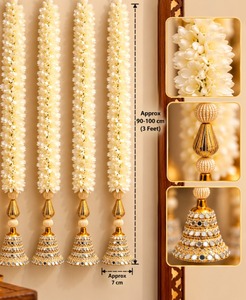 Décoration murale artisanale en fleurs artificielles de jasmin Mogra, ornée de perles, clochettes Jhumka dorées et miroirs Latkan pour la décoration intérieure Diwali - Product Image 1