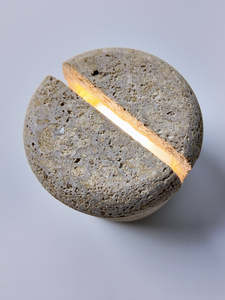 Lampe de chevet cylindrique compacte en pierre de travertin, éclairage décoratif en marbre naturel - Product Image 2