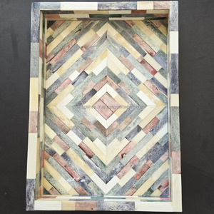 Plateau artisanal en bois indien écologique avec incrustations, design unique pour servir des cadeaux et décorer l'intérieur - Product Image 1