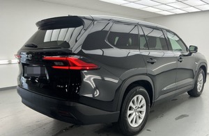 Toyota Highlander XLE AWD SUV 2024 d'occasion certifiée de luxe avec sièges en cuir et toit ouvrant - Product Image 3