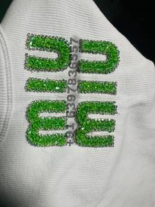 Top sin mangas de algodón blanco con motivo de letras Miu, proveedor al por mayor, chaleco de punto acanalado con pedrería verde, ropa casual sin mangas para mujer, estilo crop. - Product Image 4