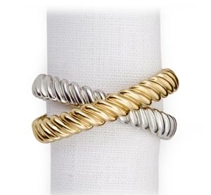 Anneau de serviette en métal vintage, créé pour les tables à manger élégantes, ajoutant un charme classique et un attrait visuel sophistiqué - Product Image 4