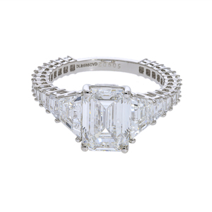 Anillo de Oro Blanco de 14K con Diamante Cultivado en Laboratorio Corte Esmeralda, Color F, VVS VS CVD, Tres Piedras Baguette, Anillo de Compromiso, Chapado en Rodio, Clásico y Fino - Product Image 1