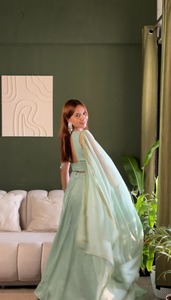 ชุดเลเฮนกาโชลีสำเร็จรูป ดีไซน์ทันสมัย ปักลายหนัก ยาวคลุมพื้น ทรงเข้ารูป ผ้าเนื้อชิมเมอร์ สำหรับงานปาร์ตี้และงานแต่งงาน ผู้หญิง สวมใส่ง่าย - Product Image 4