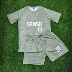 Nueva Camiseta Deportiva de Fútbol Personalizada para Hombre, de Poliéster Liso y Transpirable, Uniformes Deportivos de Secado Rápido para la Venta - Product Image 1