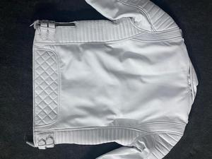 Veste en cuir blanc de haute qualité pour hommes, très élégante et stylée - Product Image 6
