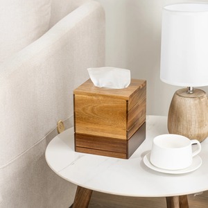 Moderna caja de pañuelos cuadrada de madera maciza de dos tonos para sala de estar, dispensador de pañuelos faciales de madera minimalista en marrón claro y oscuro. - Product Image 4