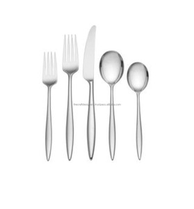 Juego de cubiertos de metal con mango largo para un uso fácil y un aspecto elegante adecuado para cafés caseros y restaurantes de lujo - Product Image 1