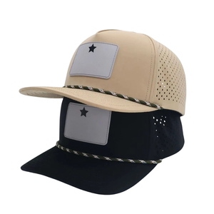Gorra de golf impermeable y transpirable de fábrica, de 5 paneles, estructurada, con parche de silicona personalizado, visera plana y cuerda trenzada en la visera. - Product Image 2