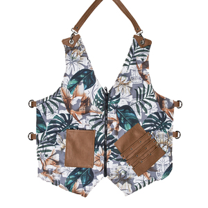 Gilet de barbier Tiki fantaisie, gilet imprimé respirant de haute qualité, design exclusif pour les barbiers et les mixologues - Product Image 1