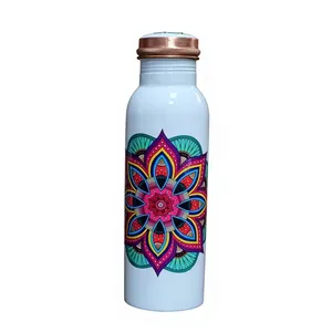 Botella de Agua de Cobre con Diseño Abstracto, Botella Ayurvédica de Cobre Puro, Frasco de Cobre Hecho a Mano, Diseño Moderno - Product Image 1
