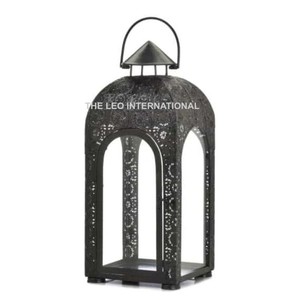 Lanterne suspendue en fer et verre au design admirable, forme et taille personnalisées, lanternes de table. - Product Image 1