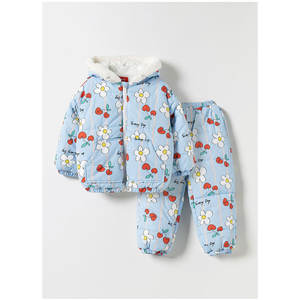 OZKIZ Ensemble 2 pièces style coréen pour filles, motif floral cœur cerise, vêtements d'hiver chauds et tendance pour enfants de 2 à 6 ans, vente en gros - Product Image 1