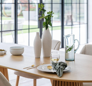 Juego de Comedor Moderno de 8 Piezas en Madera de Teca Sólida con Sillas Tapizadas, Diseño Minimalista para Hogar, Hotel y Villa - Product Image 3