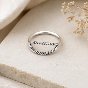 Anillo de Plata de Ley 925 con Diseño de Cuerda Trenzada, Anillo Minimalista Apilable, Anillo de Boda Trenzado, Joyería Delicada para Uso Diario, Regalo - Product Image 2