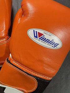 Gants de boxe Orange Winning, best-seller, haute qualité, à doigts complets, sur mesure, design OEM, pour la boxe et le sparring. - Product Image 3