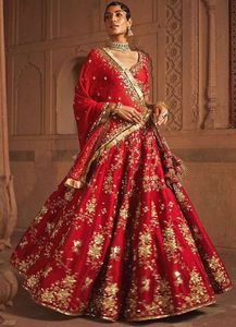 Haute qualité brodé à la main traditionnelle mariée Lehenga Choli soie et robe en filet pour la fête de mariage porter des techniques faites à la main - Product Image 2